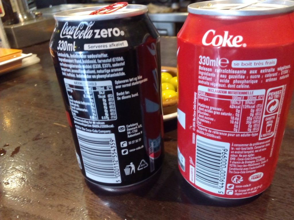 latas de bebidas refrescos de cola